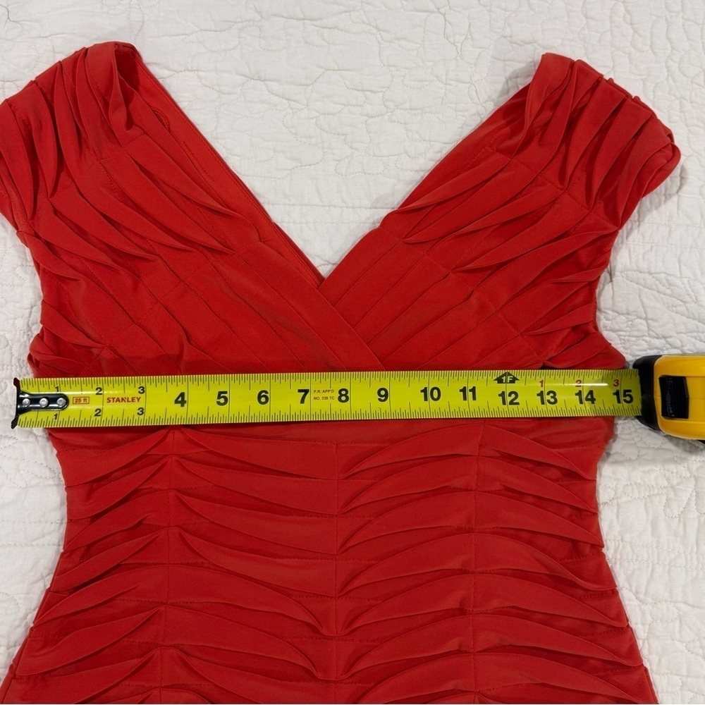 Adrianna Papell. Women's layered V-neck dress in size 6 Red - Picture 4 of 8